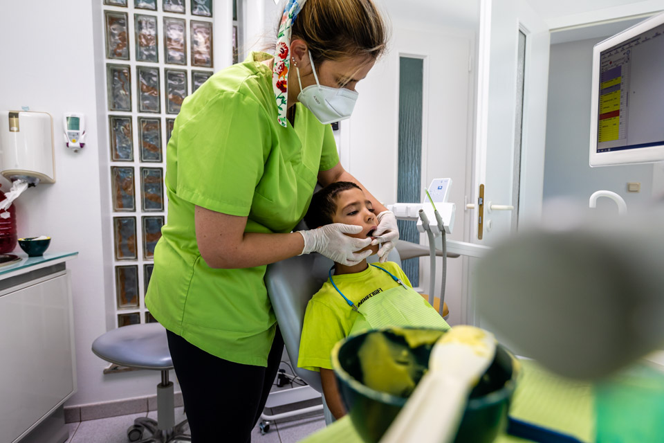 Dentiste à Wiltz : retrouvez votre sourire !